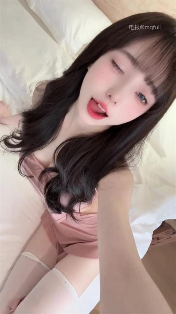 这个妹纸有点意思-资源总站